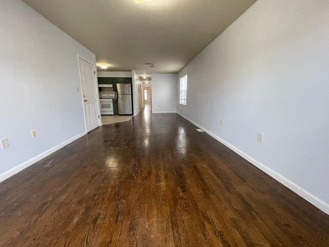 930 Olive St, Unit 1 in Elizabeth, NJ - Foto de edificio - Building Photo