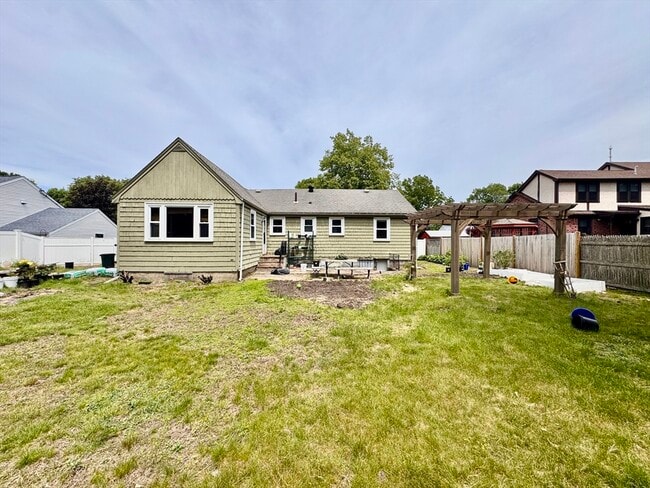 53 Gerald Rd in Milton, MA - Building Photo - Building Photo