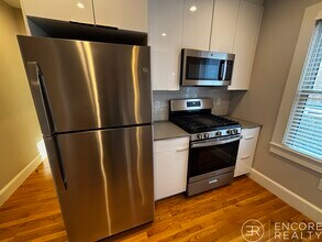 222 Banks St in Cambridge, MA - Foto de edificio - Building Photo