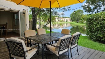 1256 NW 110th Ave in Plantation, FL - Building Photo