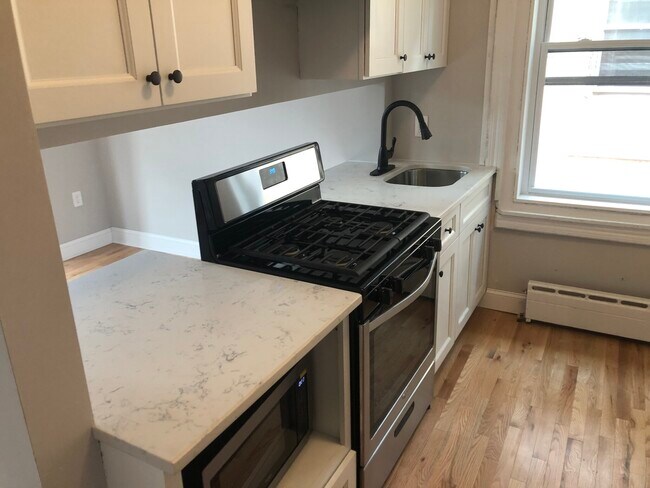 4740 Hazel Ave, Unit 2F photo'