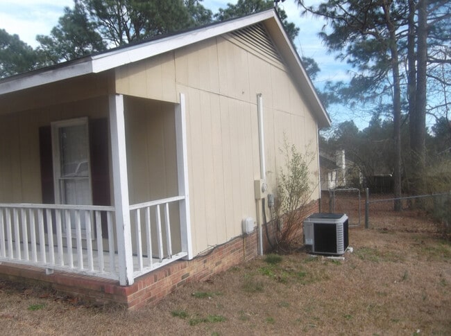 3344 Redfox Rd in Spring Lake, NC - Building Photo - Building Photo