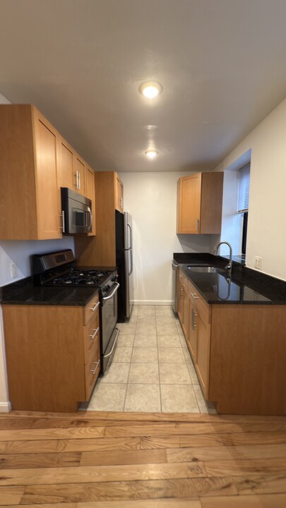 60 Brattle St, Unit 406 in Cambridge, MA - Building Photo