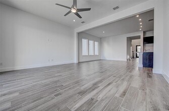 8604 Pine Muhly Dr in Lago Vista, TX - Building Photo - Building Photo