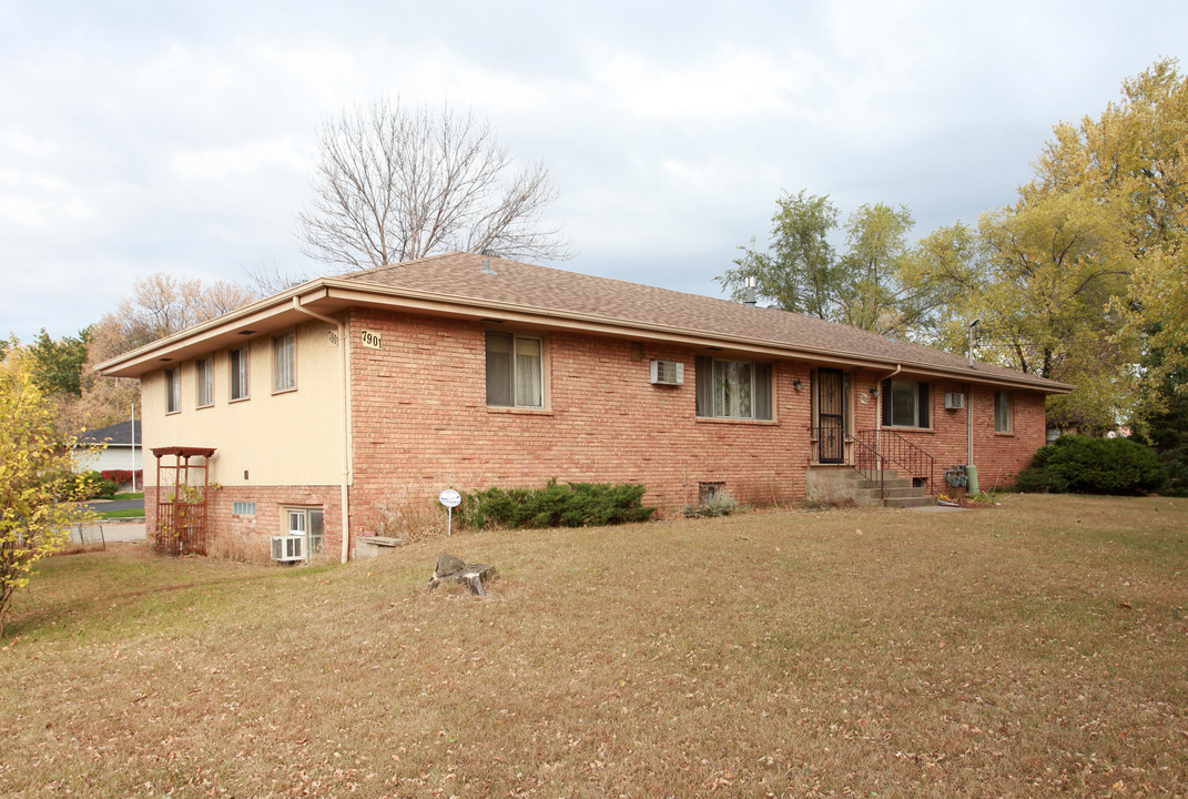 7901 Zane Ave N in Brooklyn Park, MN - Building Photo