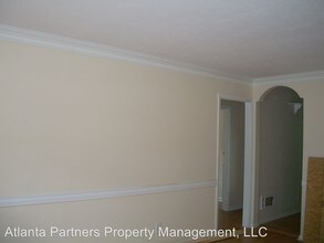 1002 Level Creek Rd in Sugar Hill, GA - Foto de edificio - Building Photo