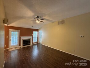 8600 Lockerbie Ln in Charlotte, NC - Building Photo - Building Photo
