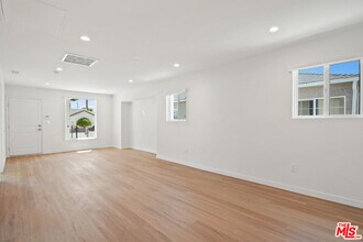 2617 Carmona Ave in Los Angeles, CA - Building Photo - Building Photo