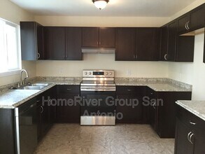 6235 Setting Sun St in San Antonio, TX - Building Photo - Building Photo
