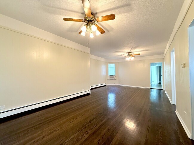 2308 N Monticello Ave in Chicago, IL - Foto de edificio - Building Photo