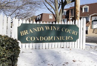 Brandywine Court Condo Apartments in Dover, DE - Foto de edificio - Building Photo