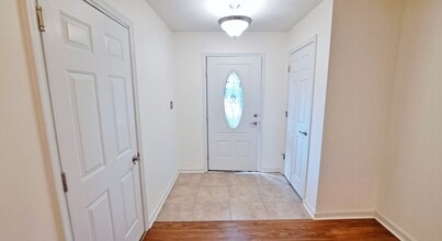 253 N Front St in New Freedom, PA - Foto de edificio - Building Photo