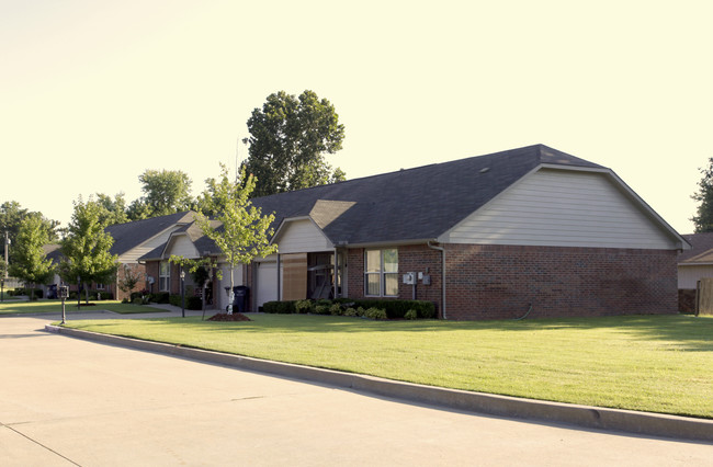 Autumn Villa in Bixby, OK - Building Photo - Building Photo