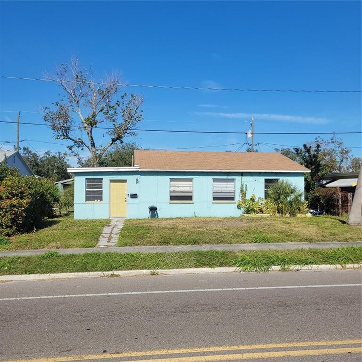 3037 15th Ave S in St. Petersburg, FL - Building Photo