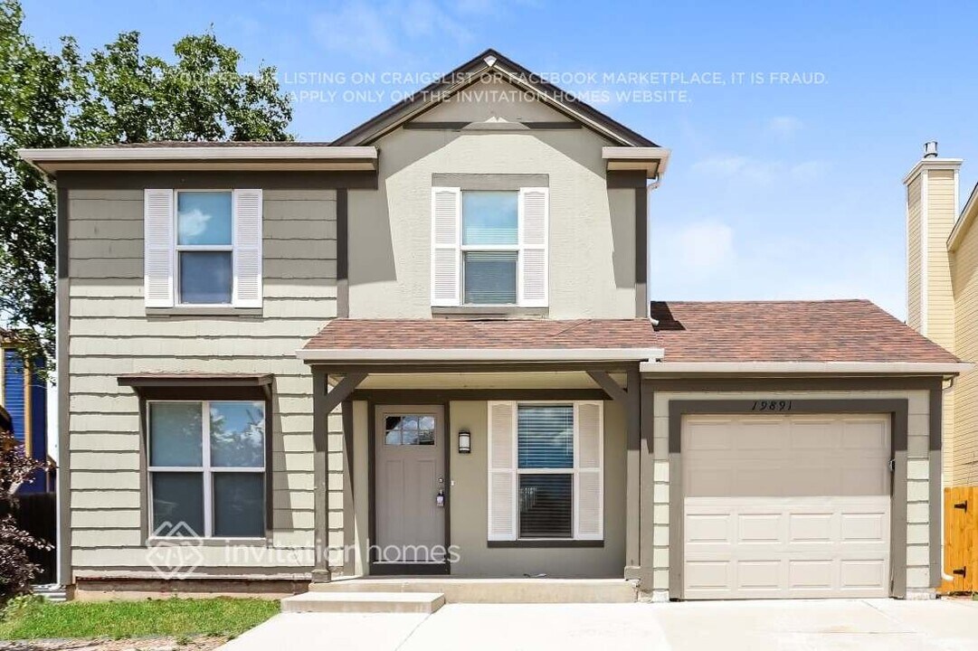 19891 E Dartmouth Ave in Aurora, CO - Foto de edificio