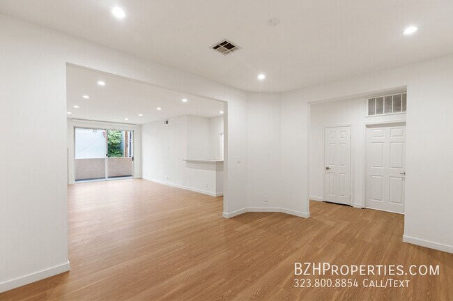 200 N Almont Dr, Unit 104 in Beverly Hills, CA - Foto de edificio - Building Photo