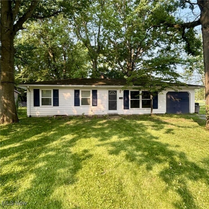 5109 Sterling Ave in Youngstown, OH - Building Photo