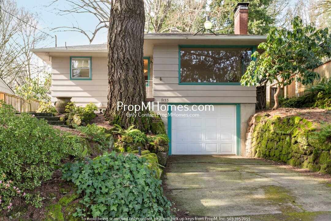 7133 SW 2nd Ave in Portland, OR - Building Photo