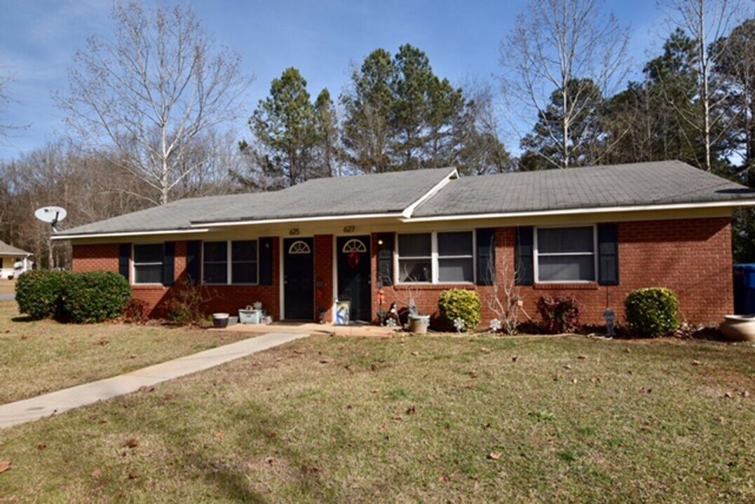 637 Whit Davis Rd in Athens, GA - Building Photo