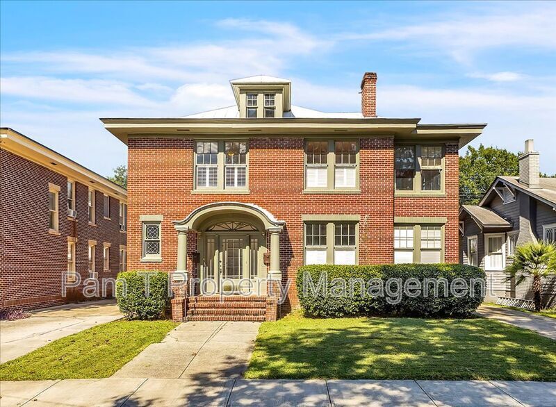 214 E 48th St in Savannah, GA - Building Photo