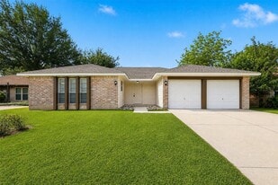 16315 Dew Drop Ln in Houston, TX - Building Photo