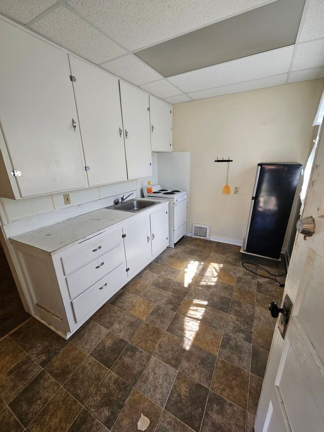 property at 916 N 31st St