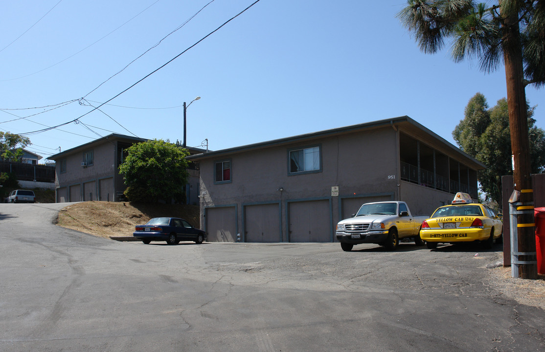 951-971 Escondido Ave in Vista, CA - Building Photo