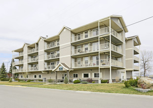 Mountainview Manor in Black Diamond, AB - Building Photo - Building Photo