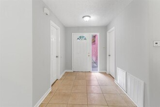 16322 Espinosa Dr in Houston, TX - Building Photo - Building Photo