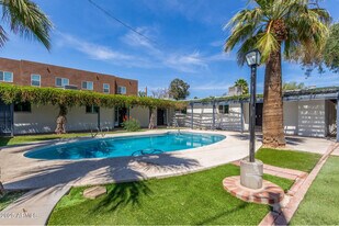 4235 N 13th Pl, Unit apt 2 in Phoenix, AZ - Building Photo