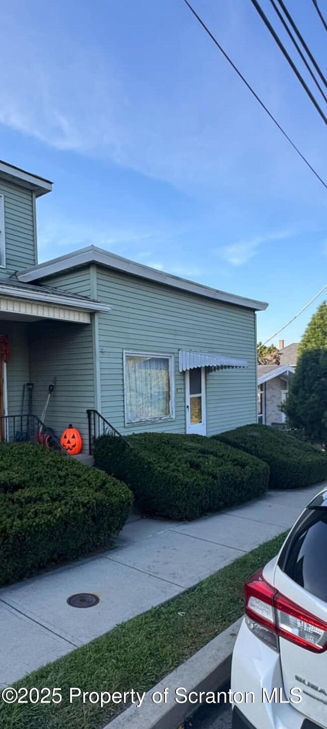 833 George St in Throop, PA - Building Photo - Building Photo