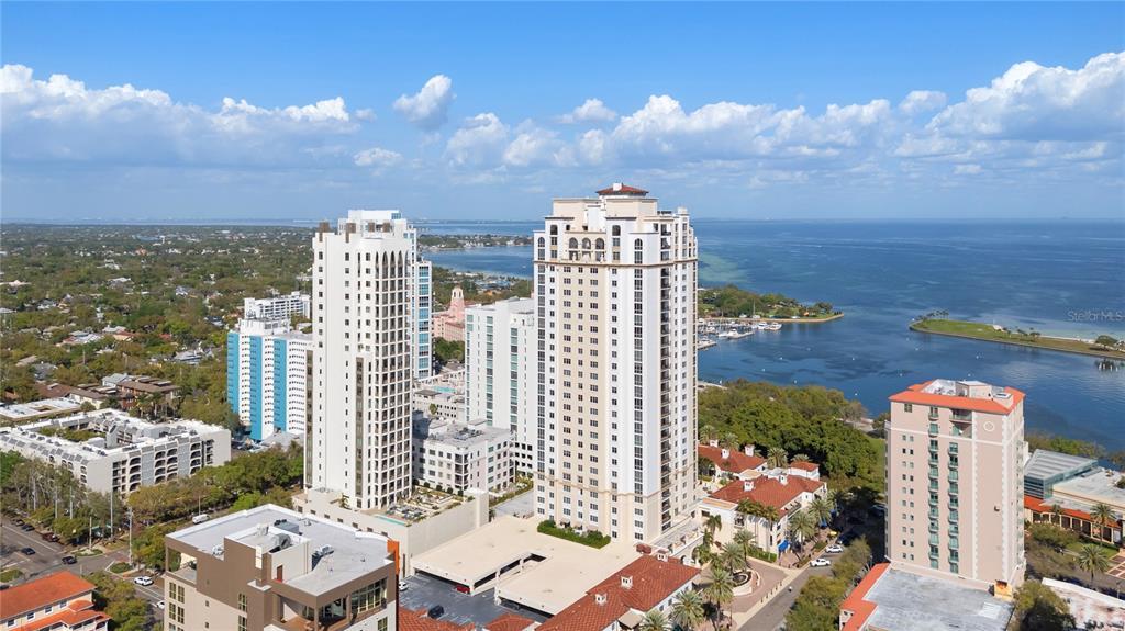 300 Beach Dr NE in St. Petersburg, FL - Building Photo