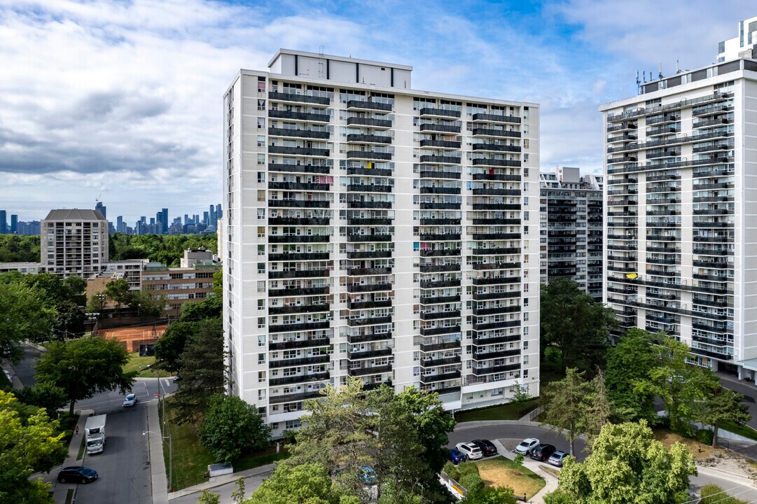 Davisville Village in Toronto, ON - Building Photo