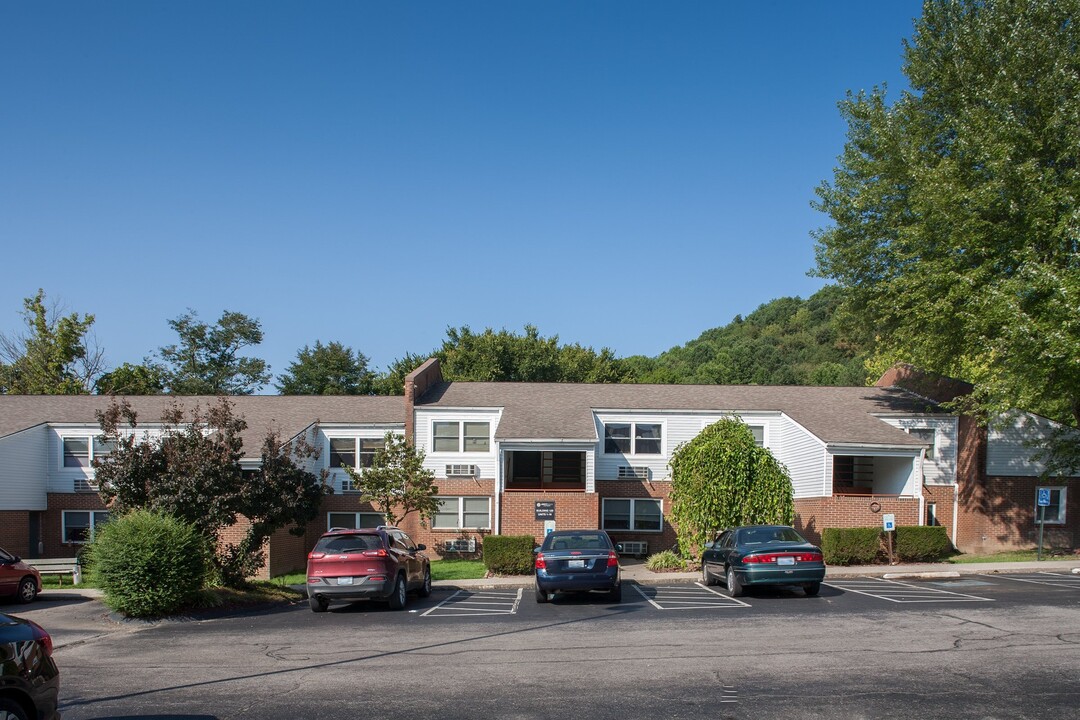 Liberty Manor in Liberty, KY - Building Photo