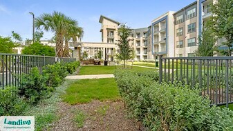 14015 Univ Pass in San Antonio, TX - Building Photo