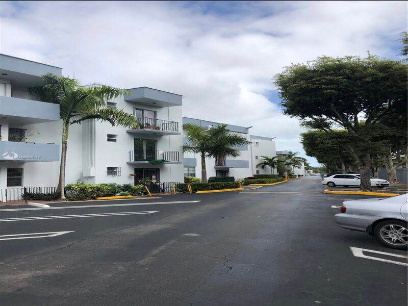 2498 SW 17th St in Miami, FL - Building Photo