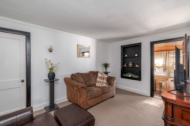 113 Clark St in Vestal, NY - Building Photo - Interior Photo