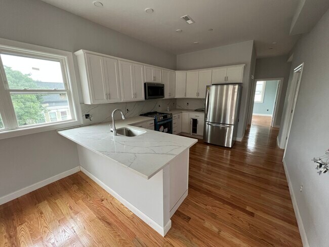 127 Cross St, Unit 126-6 in Somerville, MA - Building Photo - Building Photo