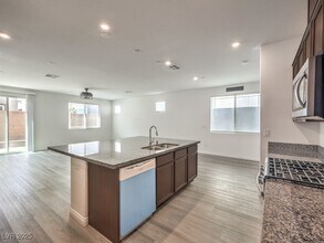 6077 Castle Gardens Ave in Las Vegas, NV - Building Photo - Building Photo