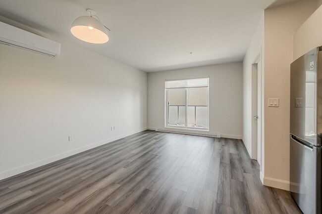 property at 305 Blvd. Marcel-Laurin