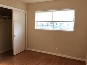 3834 Market St in Oakland, CA - Foto de edificio - Building Photo