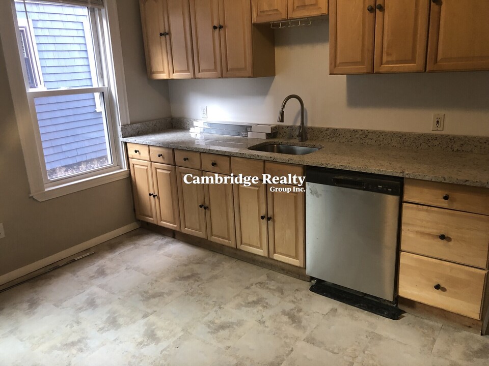 10 Cambridge Ter, Unit 1 in Cambridge, MA - Building Photo