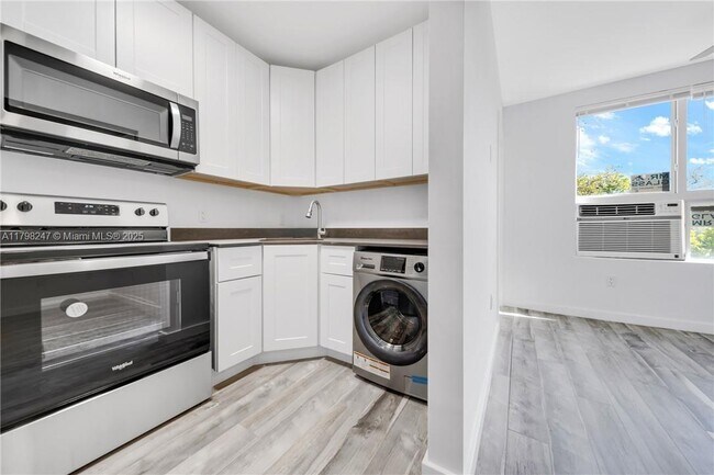 1036 SW 5th St in Miami, FL - Building Photo - Building Photo