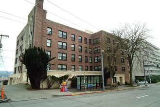 Cavalier Apartments in Seattle, WA - Building Photo - Building Photo