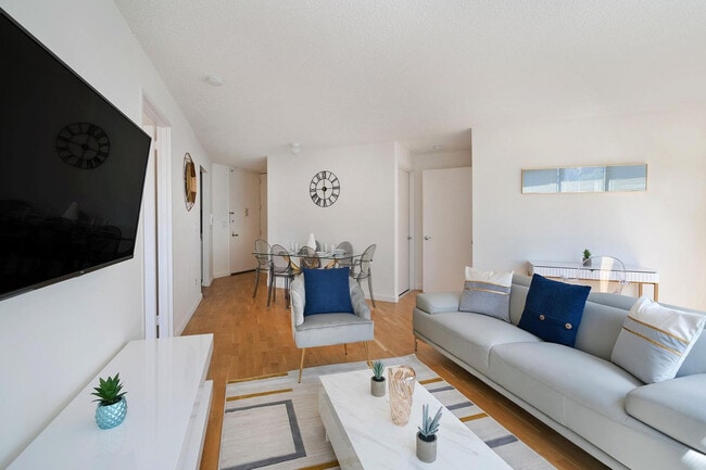 175 E 96th St in New York, NY - Building Photo - Building Photo