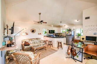 2400 Thornton Rd in Austin, TX - Building Photo - Building Photo