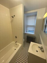 9 Moore St, Unit 2 in Somerville, MA - Foto de edificio - Building Photo