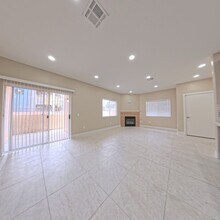 8725 W Flamingo Rd in Las Vegas, NV - Foto de edificio - Building Photo