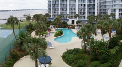 1832 W Beach Blvd in Gulf Shores, AL - Foto de edificio - Building Photo
