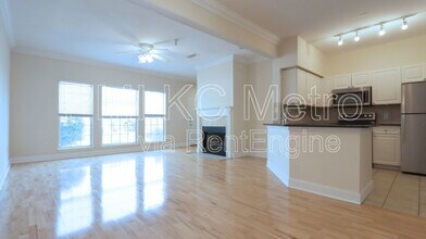 11624 Tomahawk Creek Pkwy in Leawood, KS - Building Photo - Building Photo